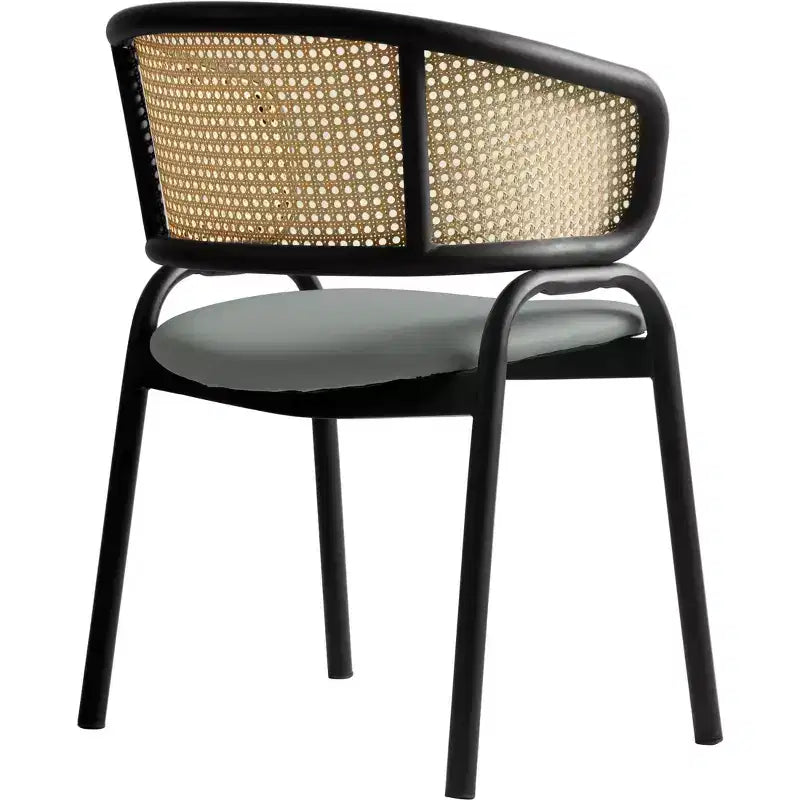 Chaise de salle à manger en osier avec assise en cuir et structure en acier noir, assise confortable pour les salles à manger et les cuisines