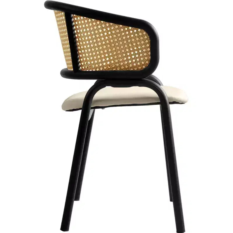 Chaise de salle à manger en osier avec assise en cuir et structure en acier noir, assise confortable pour les salles à manger et les cuisines