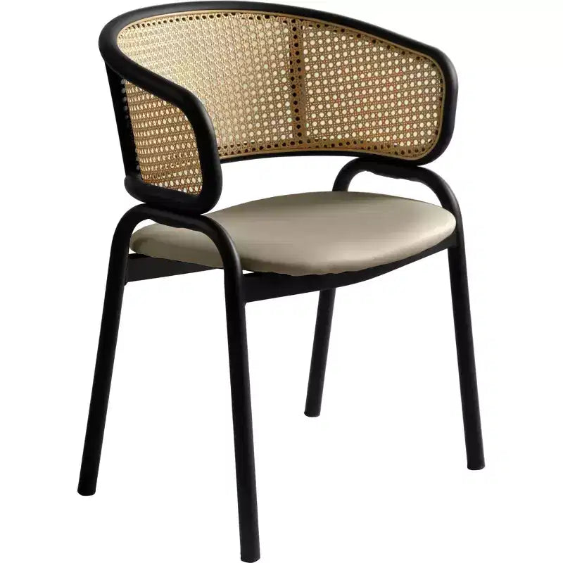 Chaise de salle à manger en osier avec assise en cuir et structure en acier noir, assise confortable pour les salles à manger et les cuisines
