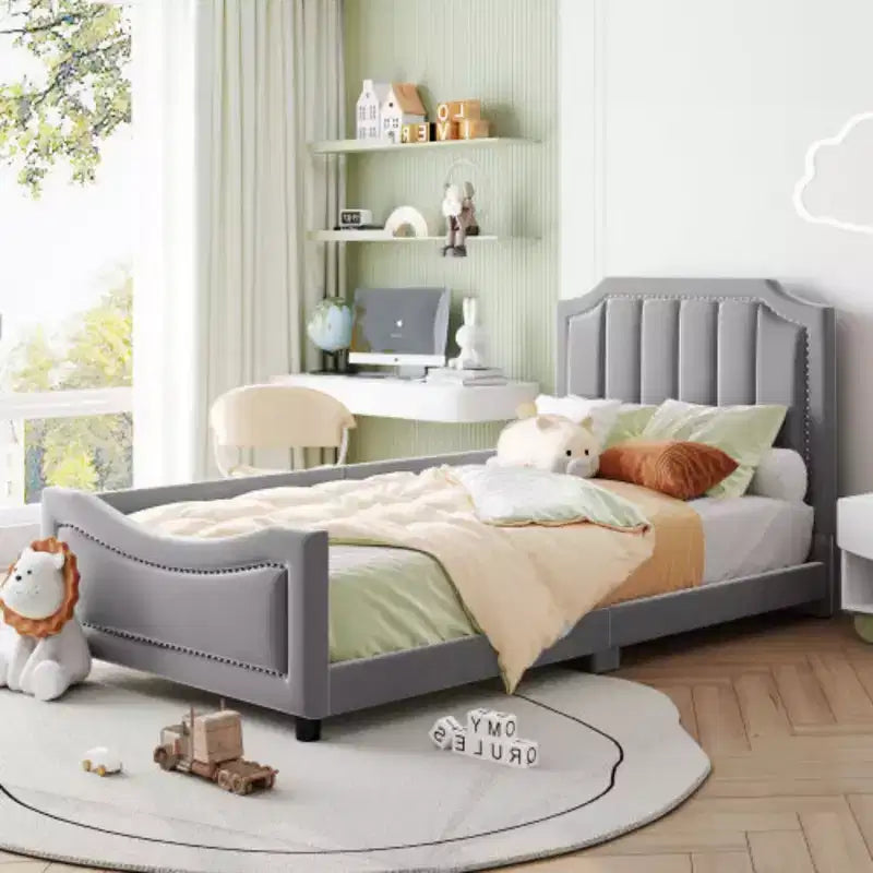 Lit de repos capitonné beige pour lits jumeaux avec tête de lit à rayures classiques