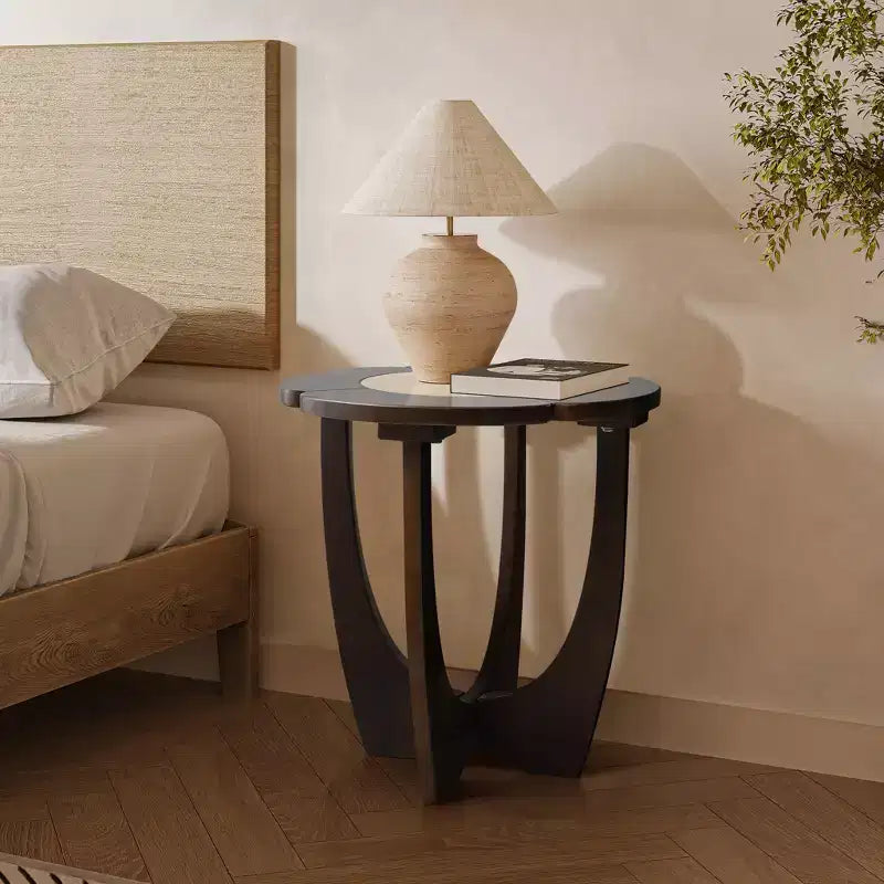 Table d'appoint ronde Mid-Century Modern, table d'appoint à blocs de couleurs en bois de pin foncé avec pieds entrecroisés pour chambre à coucher, salon, marron