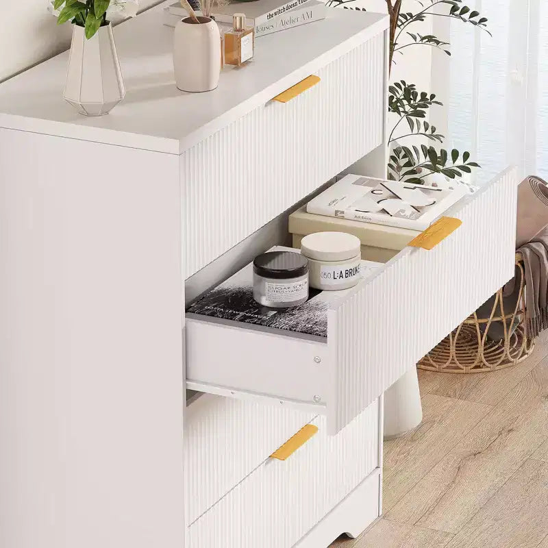 Commode à 4 tiroirs, commode moderne cannelée de 98 cm avec poignées dorées, rangement polyvalent pour chambre à coucher, salon, couloir et chambre de bébé