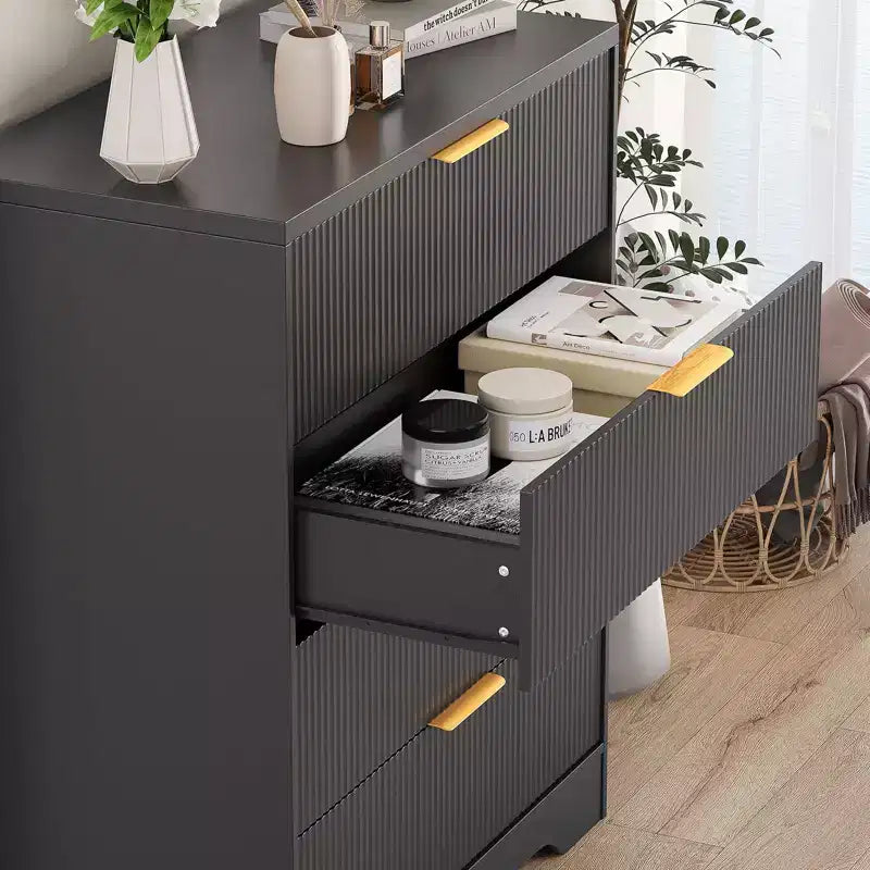 Commode à 4 tiroirs, commode moderne cannelée de 98 cm avec poignées dorées, rangement polyvalent pour chambre à coucher, salon, couloir et chambre de bébé