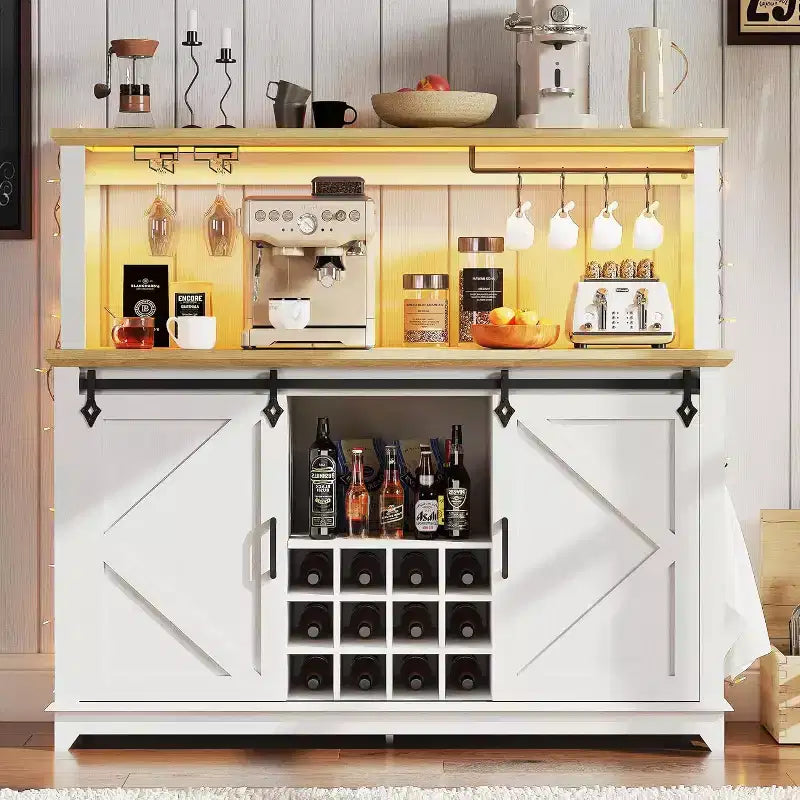 Meuble de Bar/Café de 140 cm avec Lumières LED et Prise Électrique, Porte Coulissante Type Grange, Porte-Verres à Vin et Rangement pour Salle à Manger