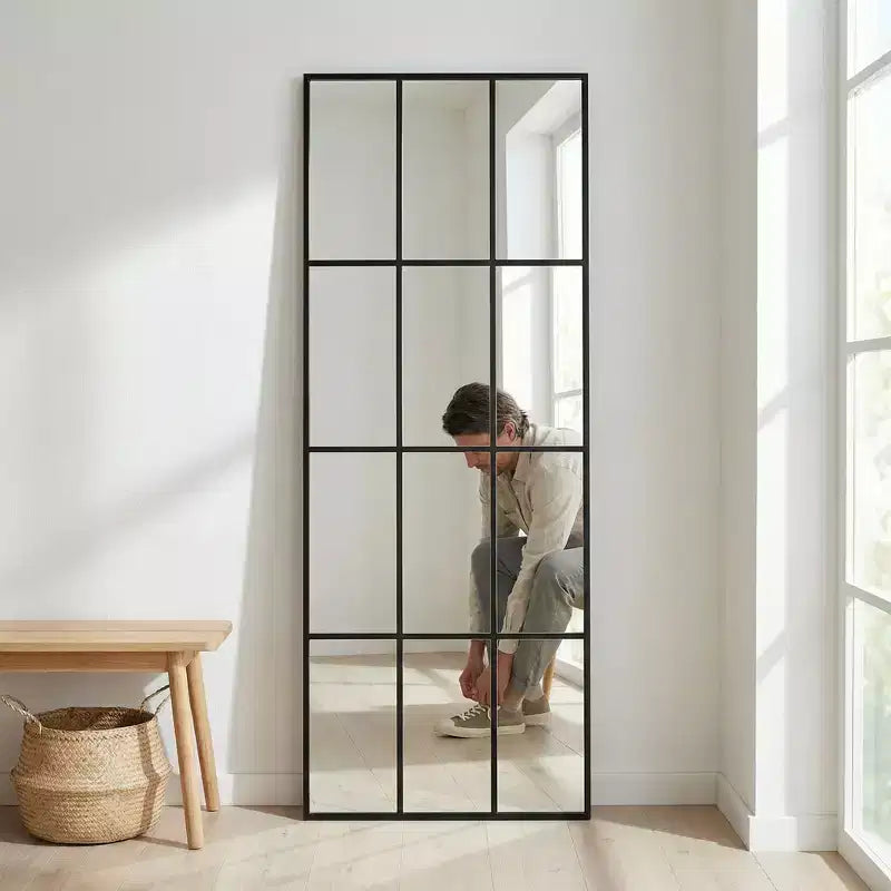 Grand miroir sur pied en métal noir à croisillons avec motif quadrillé moderne