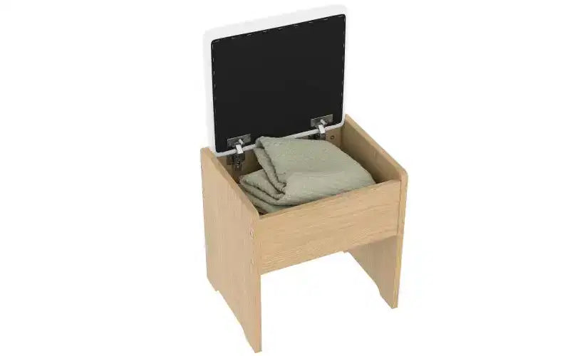 Coiffeuse moderne avec miroir et lumière, comprenant des tiroirs, une armoire en verre transparent, un tabouret et une station de recharge, chêne