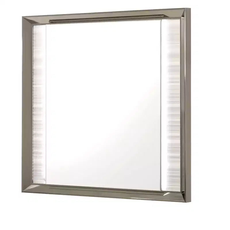 Miroir encadré à poser sur une commode, en bois blanc et argenté, avec éclairage