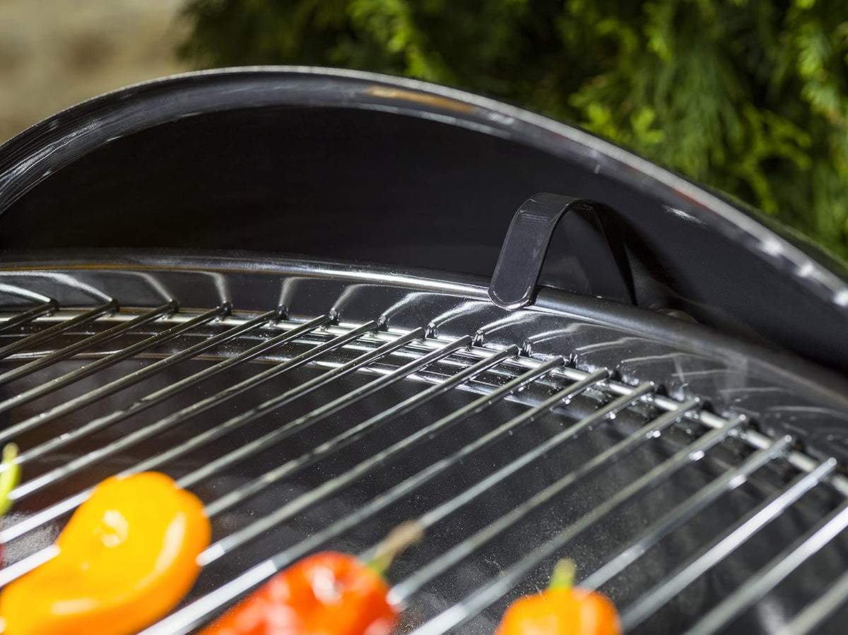 Weber Classic Kettle barbecue au charbon de bois, surface de cuisson Ø 57cm, barbecue avec couvercle et cuve en acier emaillé, thermomètre intégré...