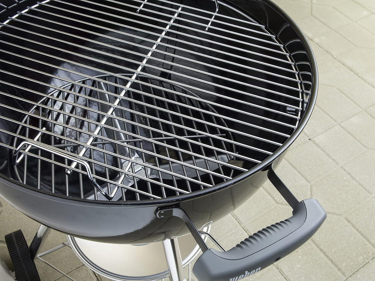 Weber Classic Kettle barbecue au charbon de bois, surface de cuisson Ø 57cm, barbecue avec couvercle et cuve en acier emaillé, thermomètre intégré...